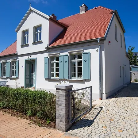 Kapitaenshaus Luv & Lee Wustrow (Fischland)