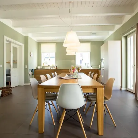 Kapitaenshaus Luv & Lee ヴストロ