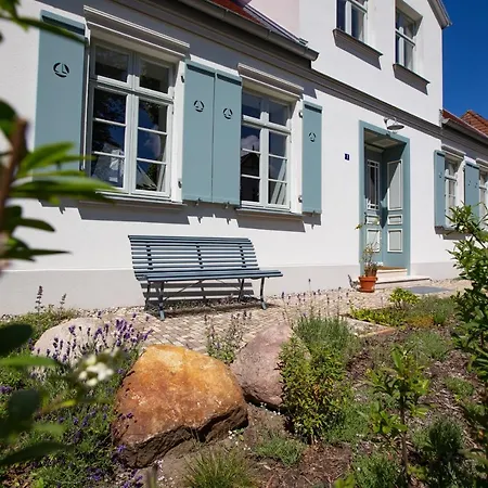 Kapitaenshaus Luv & Lee * Wustrow (Fischland)